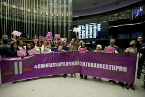 Mulheres deputadas foram três vezes mais eficientes que parlamentares homens no Brasil