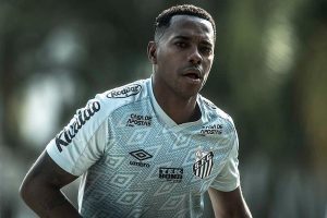 Robinho aconselha amigo: ‘Volta pro Brasil, pelo menos tu não fica em cana’