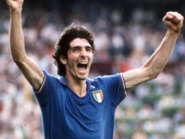 Morre o ex-atacante italiano Paolo Rossi, algoz do Brasil na Copa de 82