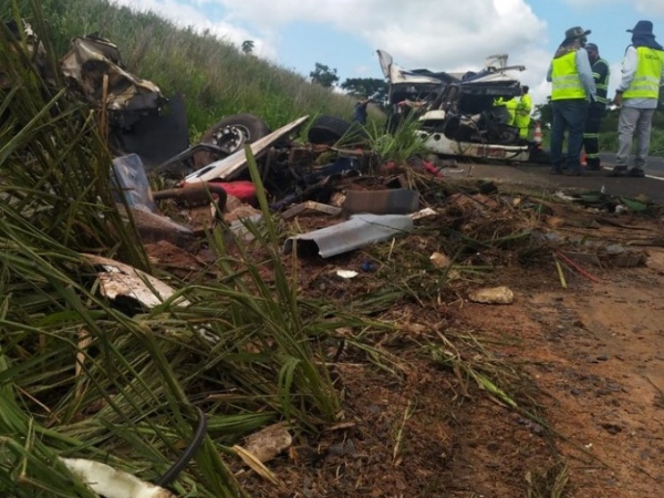 Ônibus que se envolveu em acidente com 7 mortos não podia circular, diz ANTT