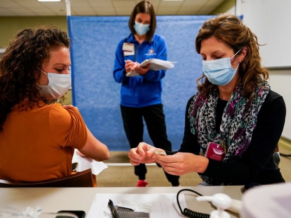 EUA devem iniciar nesta segunda-feira a vacinação contra Covid-19