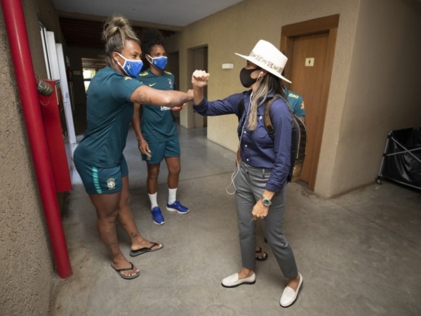 Marta se apresenta e completa seleção em período de treinos, em Viamão