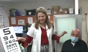 Cego há dez anos, idoso retoma visão com transplante de córnea artificial