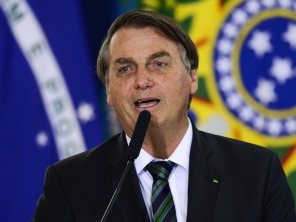 Em carta, Bolsonaro pede à Índia envio urgente da vacina de Oxford