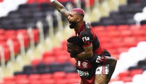Flamengo vence o Internacional, assume liderança e fica a uma vitória do título
