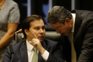 Maia bate boca com Lira, que fala em ‘eleição já ganha’