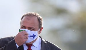 Pazuello deixa o Ministério da Saúde investigado por omissão