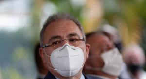 Queiroga diz que distanciamento social é a estratégia no curto prazo