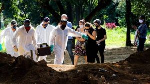 Média móvel de mortes por Covid-19 volta a bater recorde no Brasil; total de vítimas chega a 312 mil