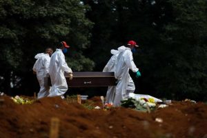 Brasil registra 1.954 mortes pela covid-19 em 24 horas, bate novo recorde e ultrapassa EUA