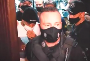 Gabigol e MC Gui são detidos em cassino clandestino de SP