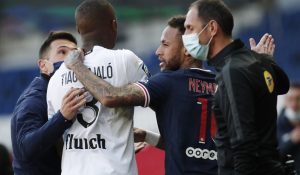 Após expulsões, Neymar e Djaló quase se agridem e precisam ser separados no vestiário