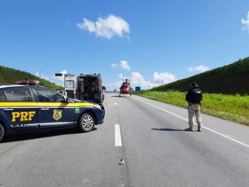 Embriagado, condutor de carro arrasta moto por mais de 300 metros após colisão na BR-101