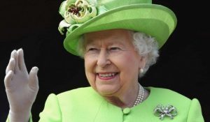 Rainha Elizabeth II completa 95 anos no 1º aniversário sem o marido Philip em mais de sete décadas
