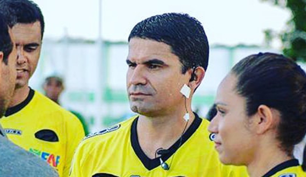 Marcio dos Santos Oliveira apita jogo entre CSE e Desportivo Aliança pelo Campeonato Alagoano