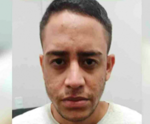 Jovem mata mãe com martelo, garfo e faca após “ouvir a voz do satanás”