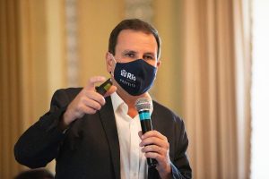 “Vasco e Flamengo aglomeram mais que Copa América”, diz Eduardo Paes