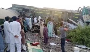 Colisão entre dois trens deixa mais de 30 mortos no Paquistão