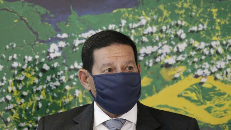 Bolsonaro afirma que Mourão ‘por vezes’ atrapalha governo