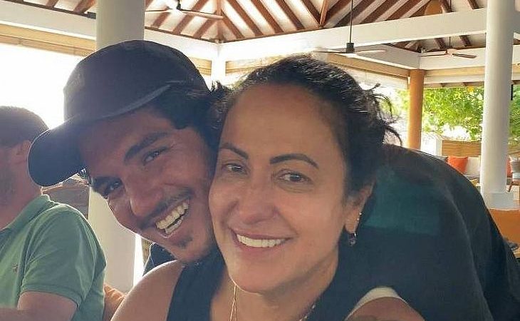 Mãe de Medina ignora surfista em Tóquio e diz querer filha na próxima Olimpíada