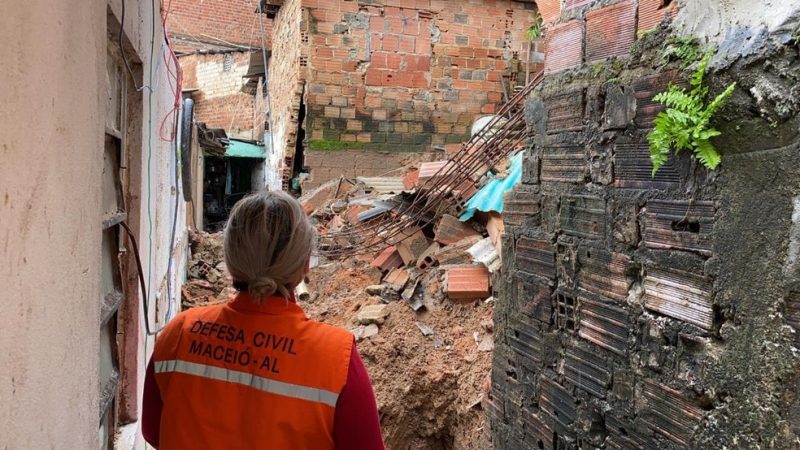 Defesa Civil emite alerta de áreas com risco de deslizamentos em municípios de AL