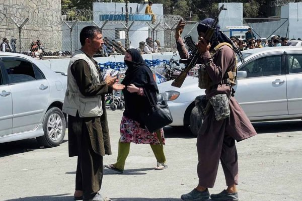 Talibã diz buscar “governo inclusivo” e pede que mulheres voltem aos postos do governo