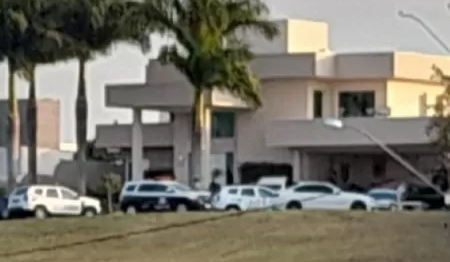 Polícia apreende McLaren, Lamborghini e Maserati de empresário morto pelo filho em SP