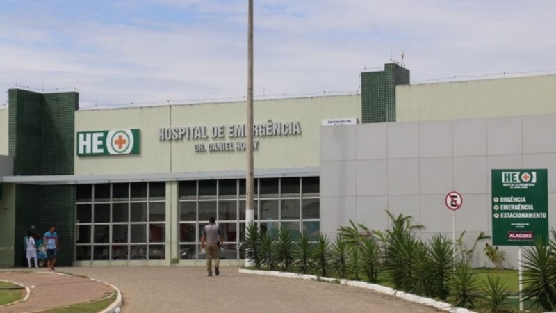 Acidente entre carros em Arapiraca deixa um morto e quatro feridos