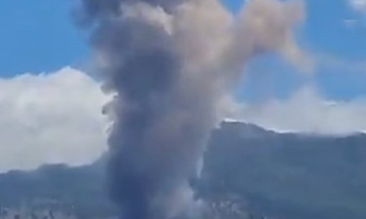 Vulcão que pode causar tsunami no Nordeste entra em erupção