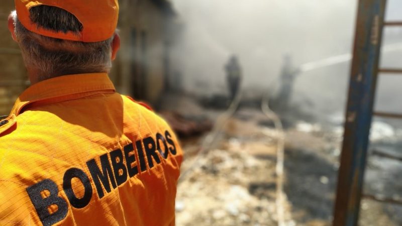Mulher morre carbonizada em casa após incêndio em Santana do Ipanema