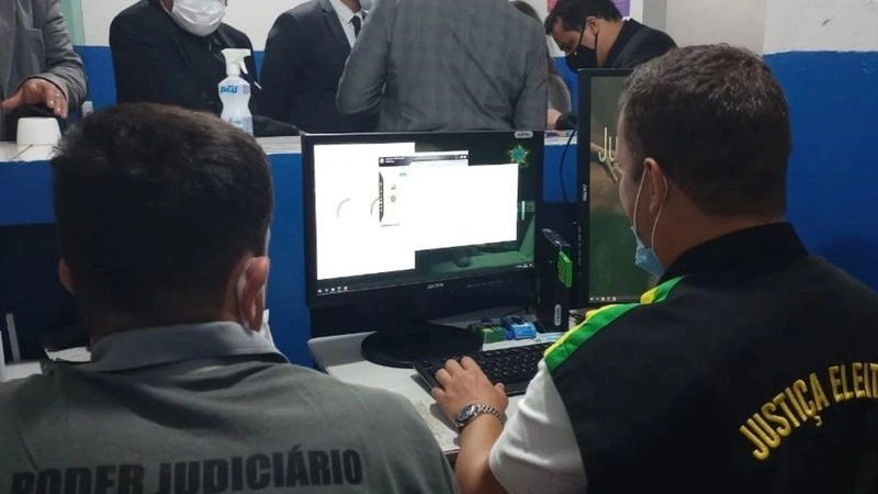 Candidato derrotado contabilizou errado os boletins de urna e declarou vitória antes do resultado final