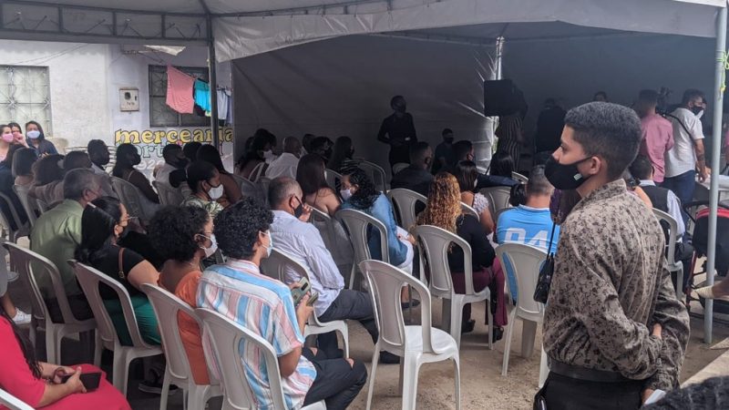 Mais de 150 casais LGBTQIA+ se casam em cerimônia coletiva em Maceió