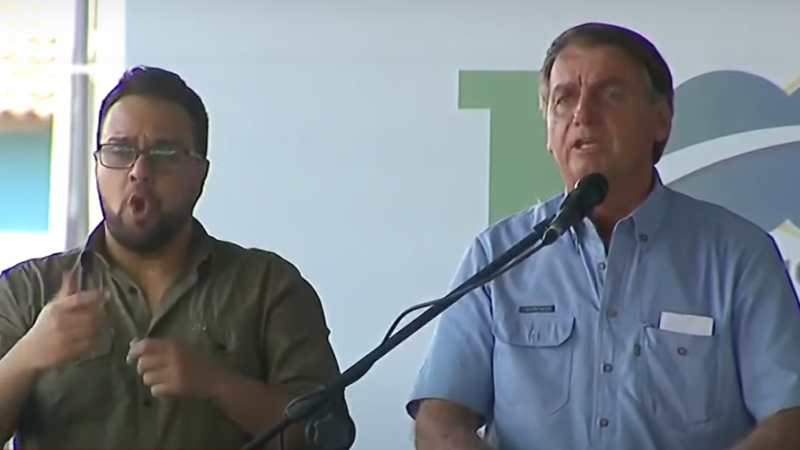 Em Alagoas, Bolsonaro defende projeto de lei que reduz ICMS do combustível