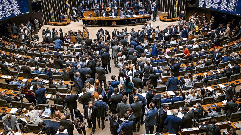 OLHO VIVO: Enquanto boa parte da população vive com R$ 193 do Bolsa Família; congresso reembolsa despesas de parlamentares com ostras e camarão