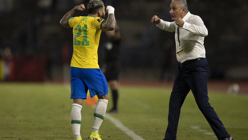 Brasil vence a lanterna Venezuela em quinta virada da era Tite na seleção