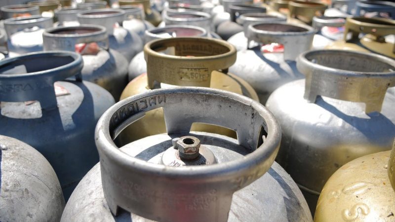 Aumento faz gás de cozinha chegar aos R$ 135