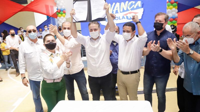 Dia histórico: Júlio Cezar, Renan Filho e Alexandre Ayres assinam OS para construção do Hospital Regional do Médio Sertão