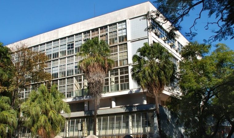 Após 2 anos de curso, aluna cotista da UFRGS perde matrícula por não anexar comprovante de poupança de R$ 17, diz defesa