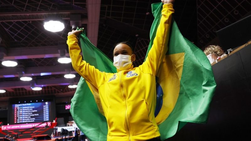 Rebeca Andrade celebra férias após medalhas no Mundial: “Ansiosa”