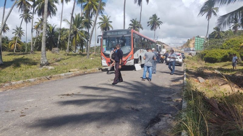 Ônibus desce ladeira desgovernado em Maceió e 5 passageiros ficam feridos