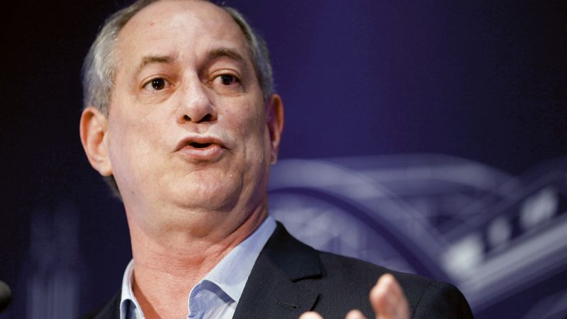 Ciro Gomes anuncia suspensão da pré-candidatura à Presidência