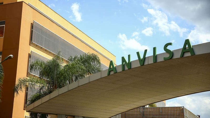 Anvisa recebe novas ameaças por vacinação de crianças contra a Covid-19