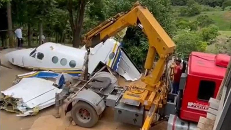 Destroços de avião que levava Marília Mendonça vão para Aeroporto do Galeão