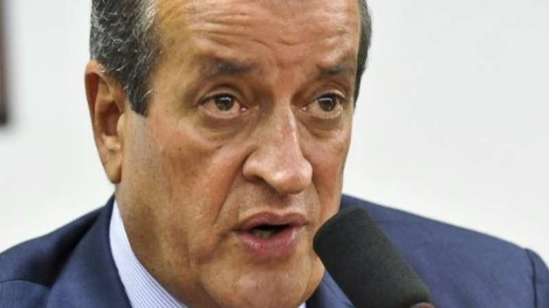 “VTNC você e seus filhos”, escreveu Costa Neto a Bolsonaro, diz site