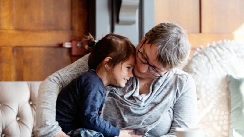 Estudo comprova que sua mãe gosta mais dos netos do que de você