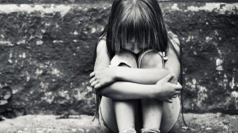 Após briga com marido, mulher abandona filhas na estrada