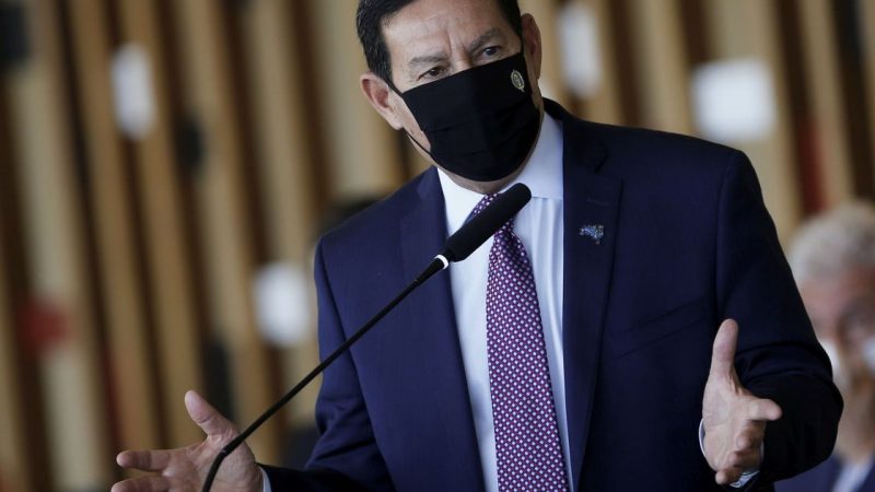 Mourão diz que desmatamento aumentou por povoação na Amazônia