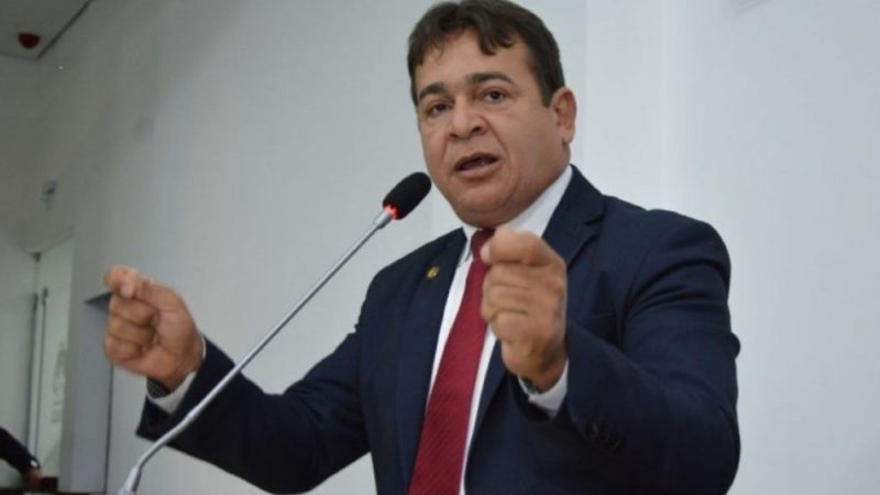 Vereador de Fortaleza Ronivaldo Maia passa carro por cima de mulher e é detido por tentativa de feminicídio