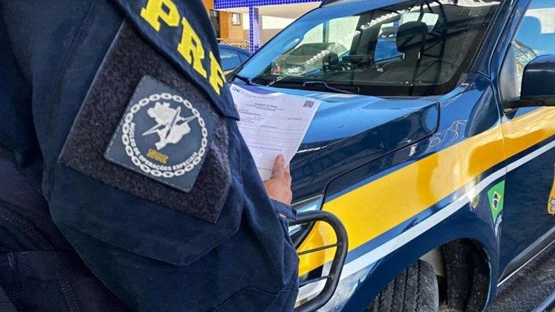 Homem com mandado de prisão em aberto em Pernambuco é preso pela PRF em Murici