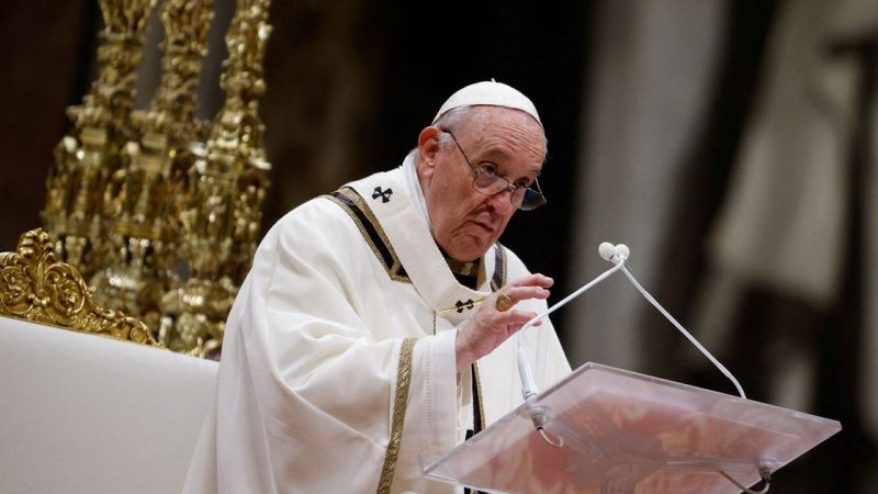 Olhe além das luzes e lembre-se dos pobres, diz Papa Francisco